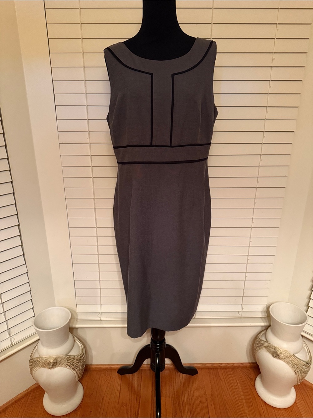 Evan Picone Gray Sleeveless Midi Sheath Dress with Black Piping Size 10